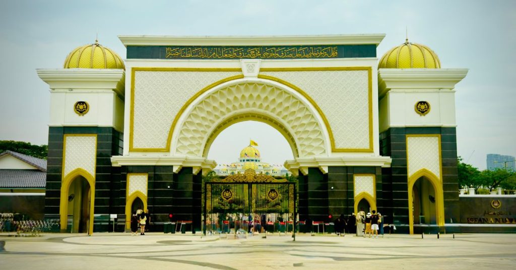 Hubbing Ecom Pvt Ltd | Half Day Kuala Lumpur Tour: Top 8 Must-Visit Attractions in Malaysia’s Capital